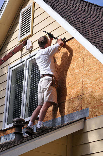 How To Choose The Right Materials for Your Siding Installation in 'Charlotte Park, FL